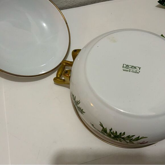 New Regency Club enamel floral Dutch oven with brass handles and lid - Picture 8 of 11